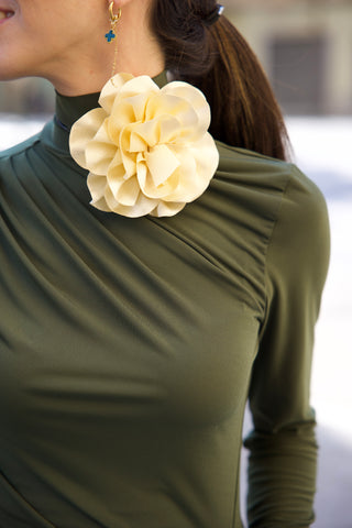 COLLAR CREAM FLOWER