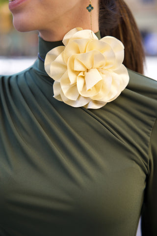 COLLAR CREAM FLOWER